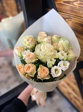 Букет цветов из:  Розы и Лизиантусы в Новом Янкуле