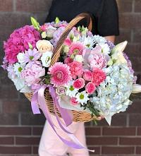 Композиция солнечный день в Новом Янкуле Цветочная композиция из Розы, Хризантемы, Пионы и Лизиантусы в корзине в Новом Янкуле