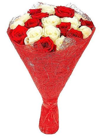 Букет Микс из красных и белых роз в Новом Янкуле