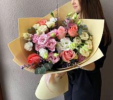 Букет цветов из:  Розы, Лизиантусы и Гвоздики в Новом Янкуле
