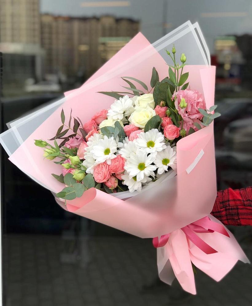 Букет нежный в Новом Янкуле Букет цветов из: Розы, Лизиантусы и Хризантемы в Новом Янкуле